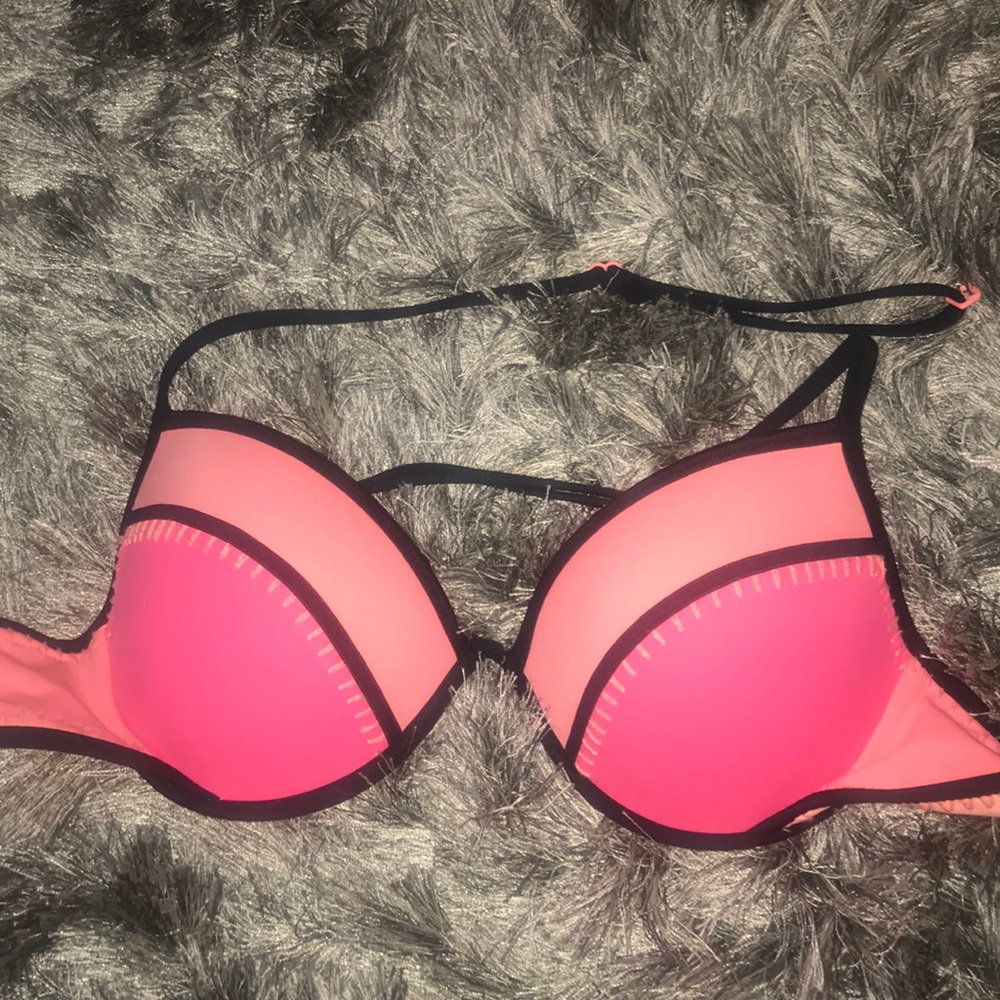 Victoria’s Secret SIZE 34 C TRIANGLE-like swim top